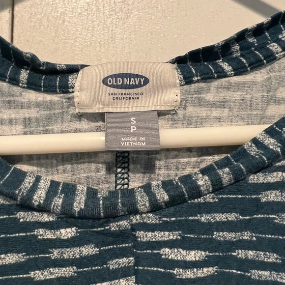 Old navy teal shirt - Picture 3 of 3